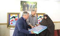 ایستادگی و صبر خانواده شهدا بهترین الگو برای جامعه و مردم است